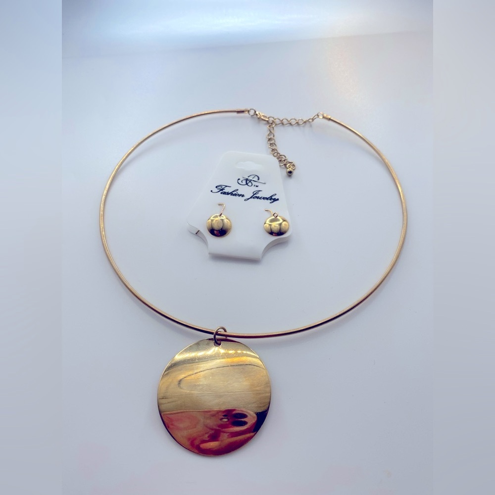 Gold Tone Chocker Collar Necklace & Dangle Earrings Set w/Circular Pendant NWT